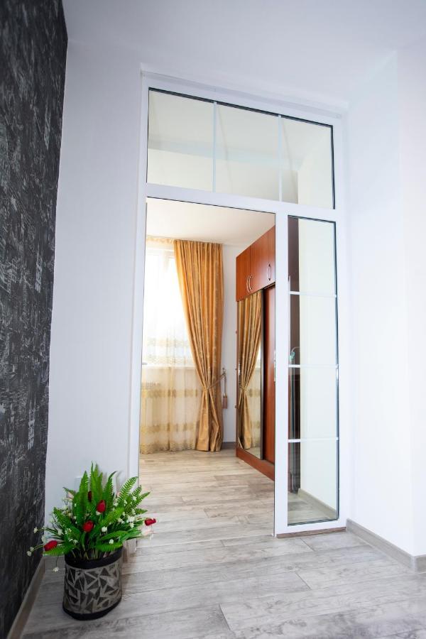 Modern Apartment In The Center With The View Of The Majestic Ararat Erivan Exterior foto