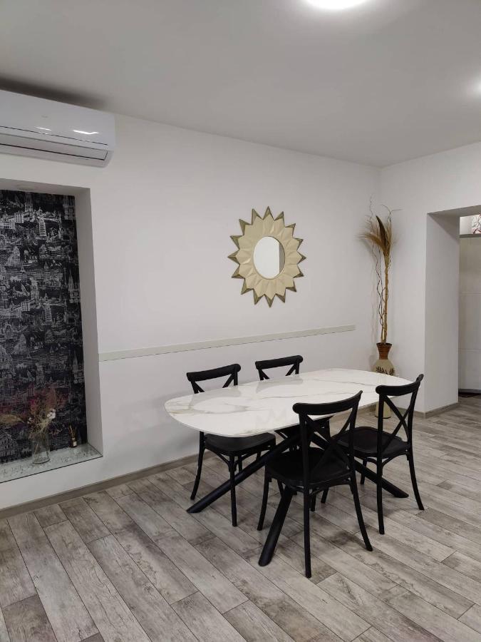 Modern Apartment In The Center With The View Of The Majestic Ararat Erivan Exterior foto